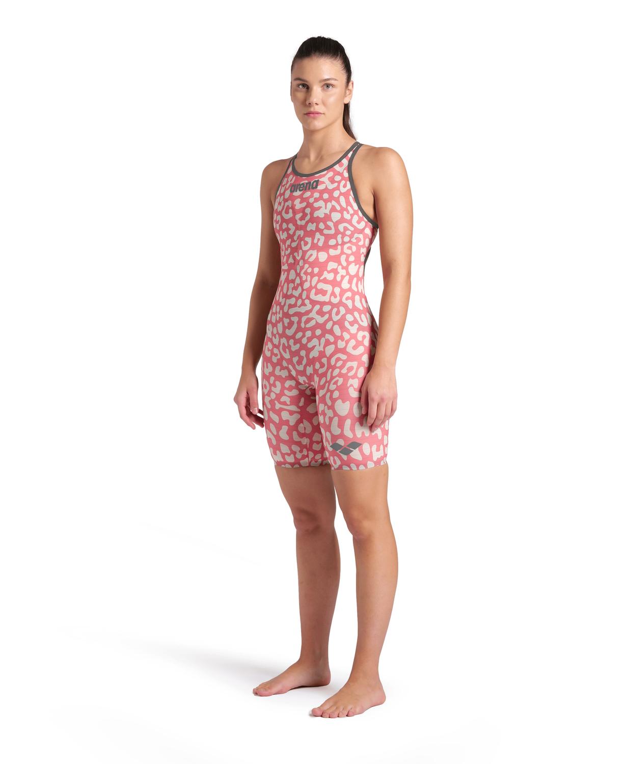 Leopard coral-