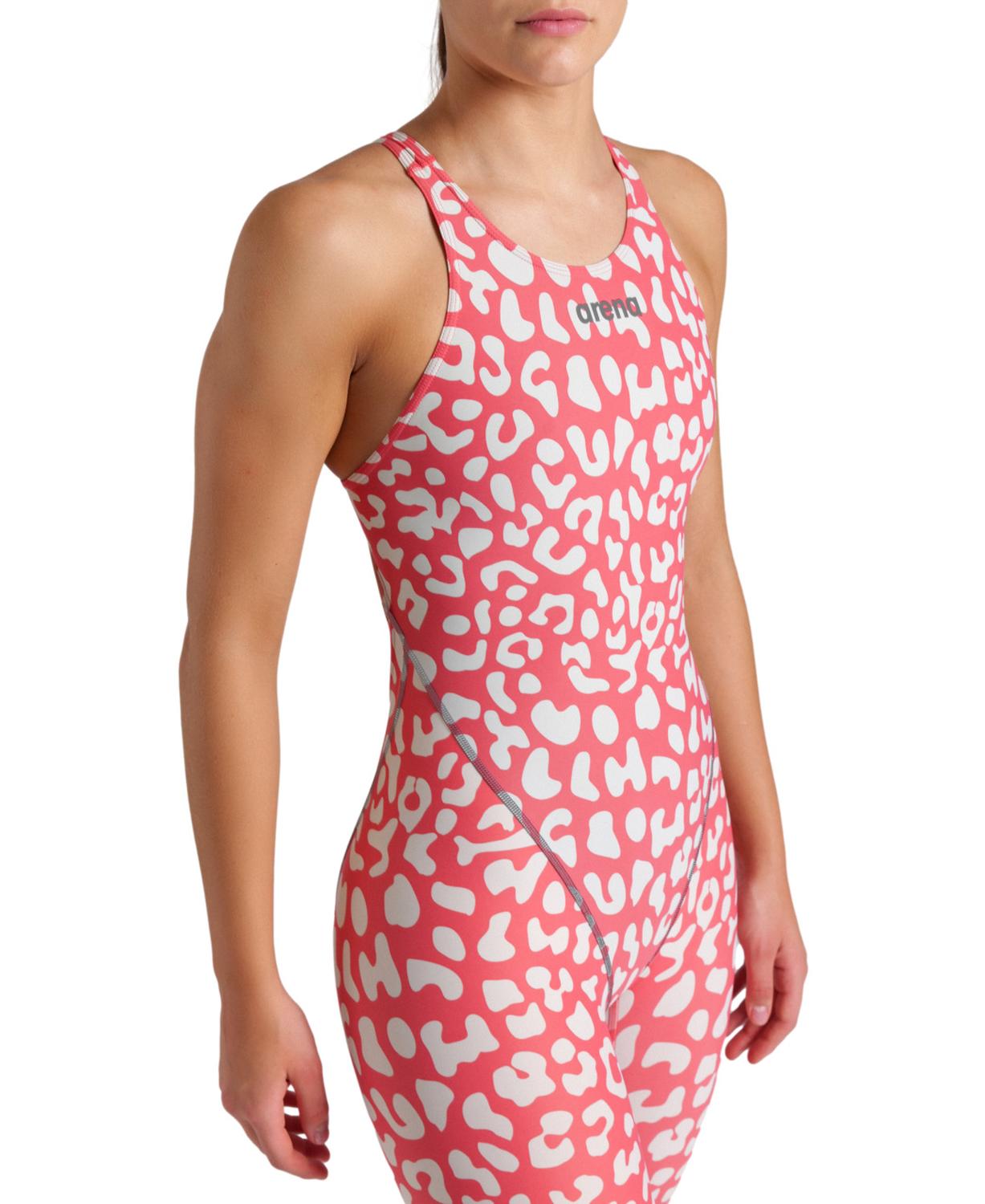 Leopard coral-